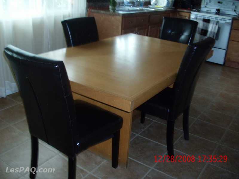 Table rectangulaire  + 4 chaises