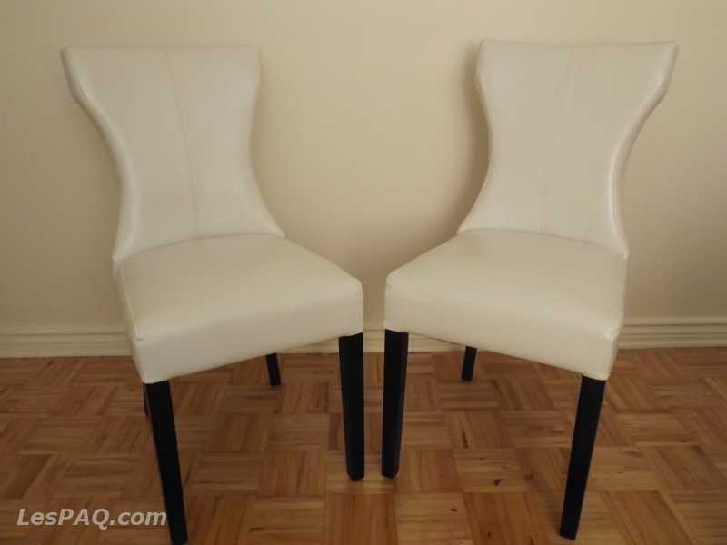 2 chaises en cuir blanc