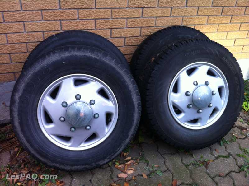 Pneu d'hivers TOYO P215/75R15 et jantes