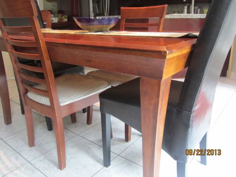 table de cuisine et 4 chaises