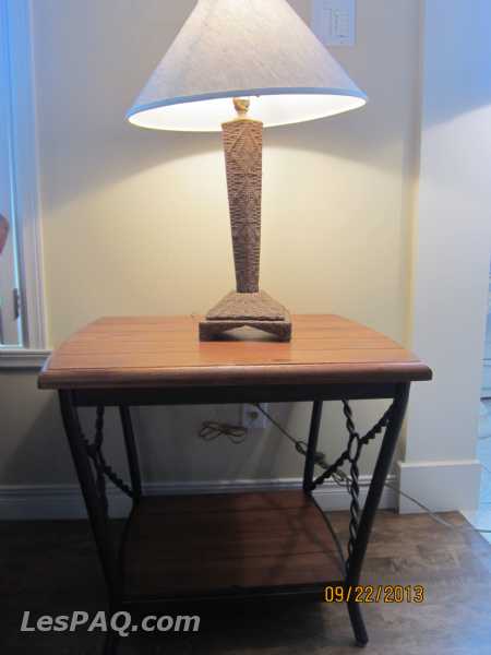 Table de salon et 2 lampes