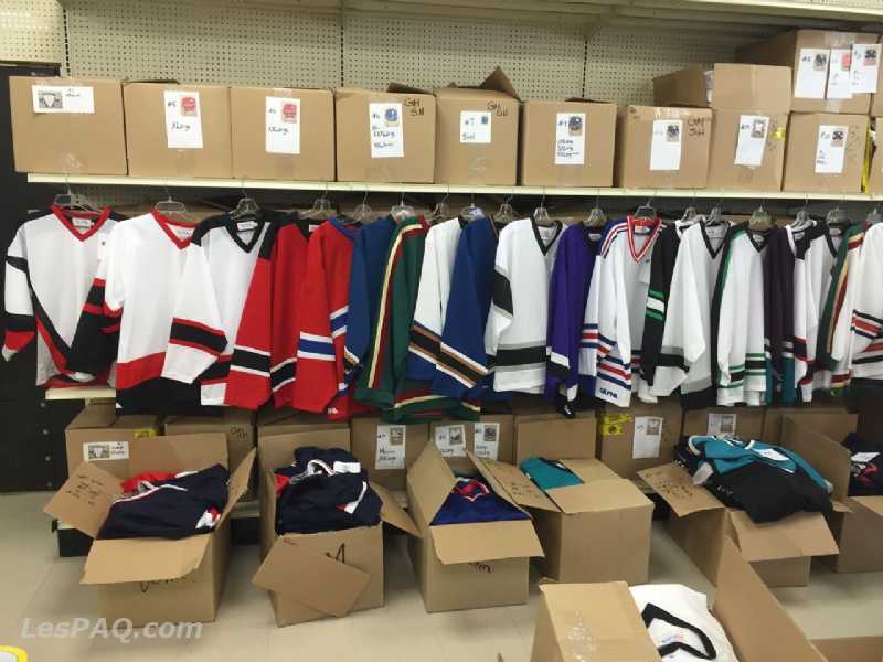 LOT 2200 CHANDAILS,JERSEYS HOCKEY 15$CH