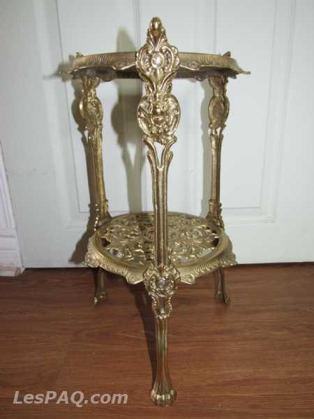 Petite table (étagère) basse en brass