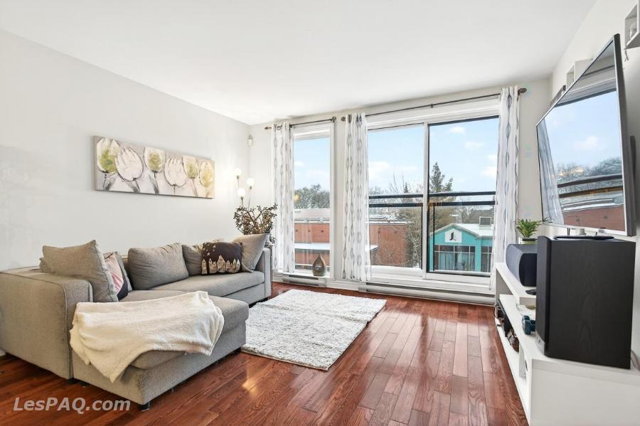Belle unité de coin 2 chambres avec garage