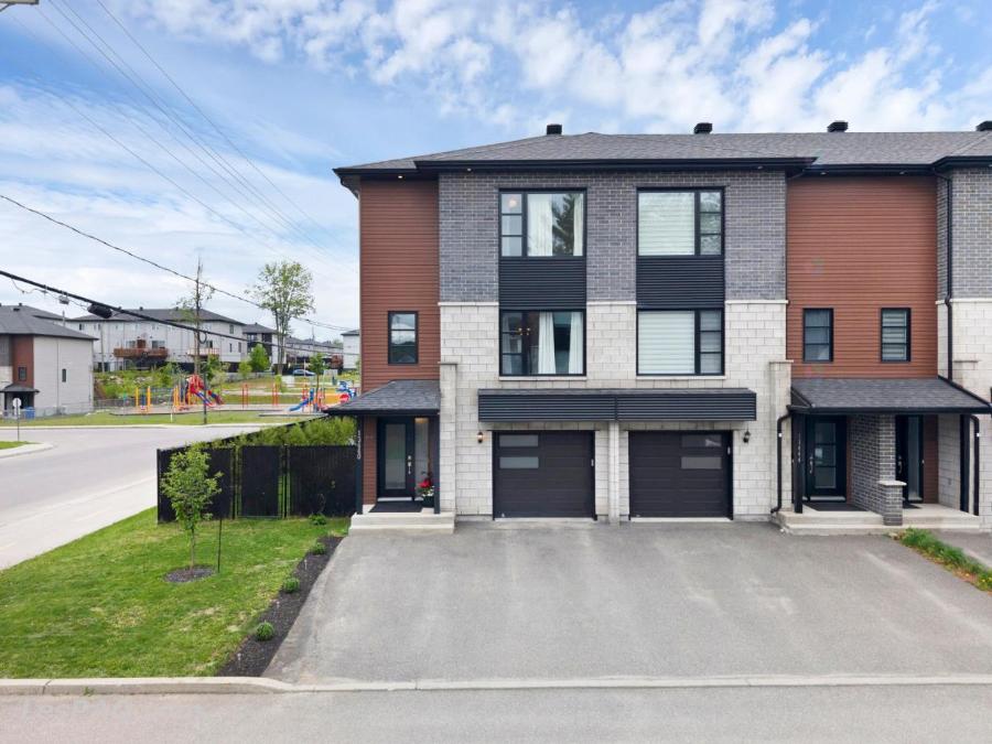 Maison avec garage, secteur recherché St-Canut